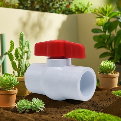 Socketverbindung 1-Zoll-weißes PVC-Kugelventil für Sanitärsysteme aus Kunststoffventil