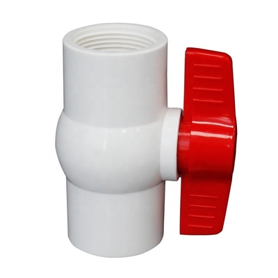 1-Zoll-PVC-Kugelventil für Wasserversorgung Hydraulikkraft OEM-Anpassung unterstützt